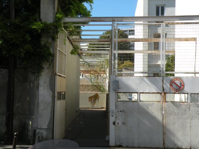  dessin de tigre, Passage accédant au square, rue Nordmann
